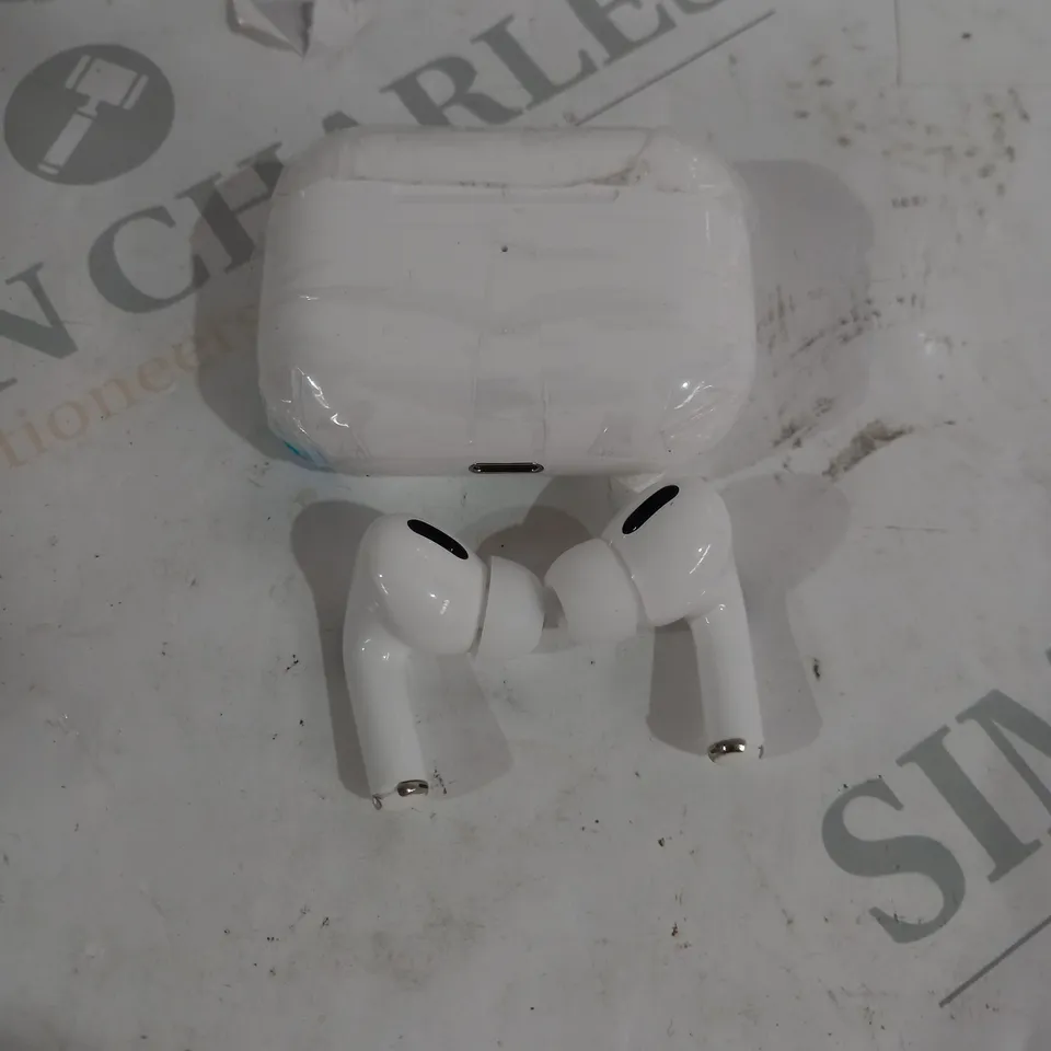 BOXED UNBRANDED WIRELESS IN EAR HEADPHONES WITH CHARGING CASE 