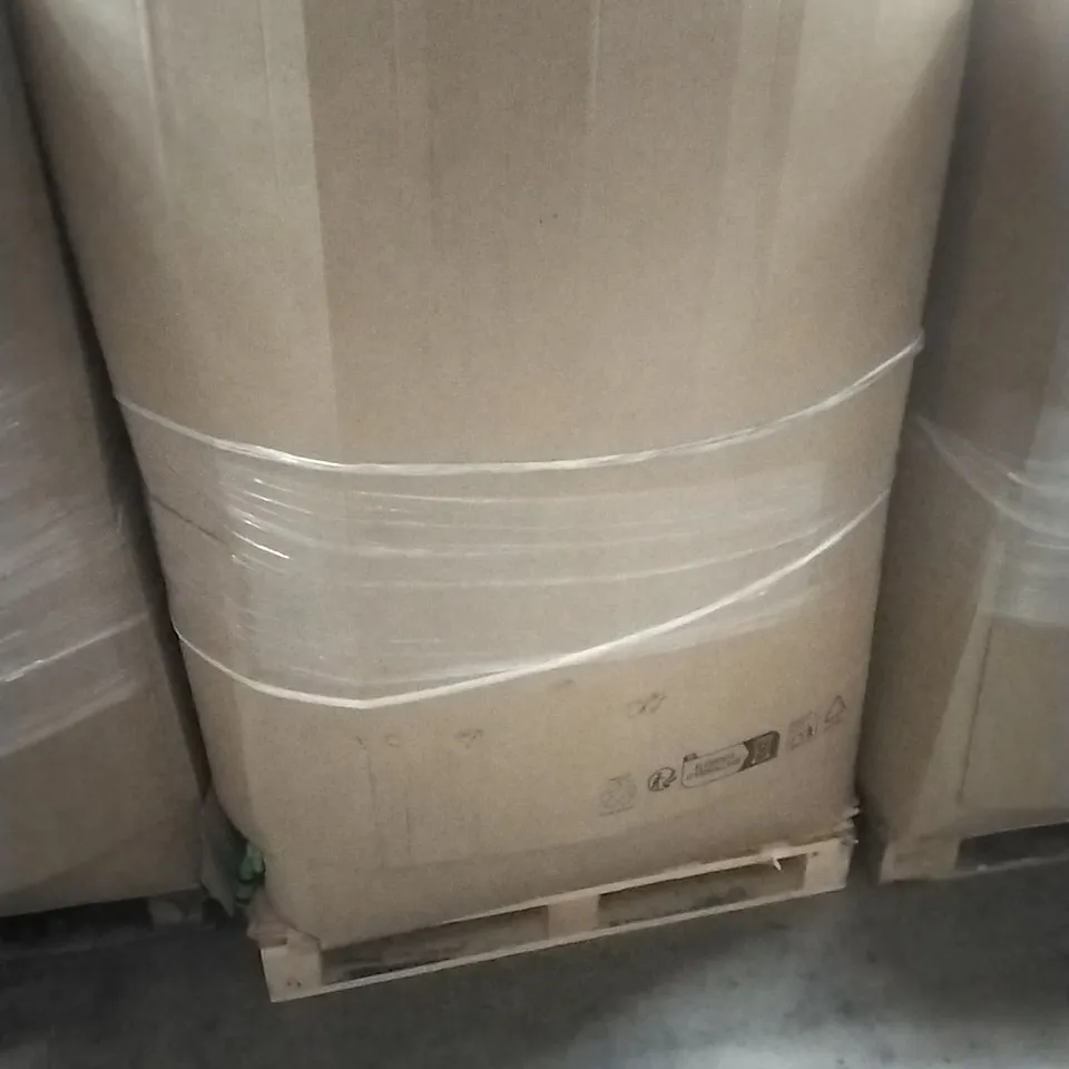 A PALLET CONTAINING ASSORTED GARDEN HOSES AND SWIMMING PRODUCTS ETC