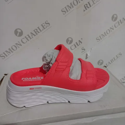 SKETCHERS ULTRA CUSHION FOAMIES PINK & WHITE - UK SIZE 4