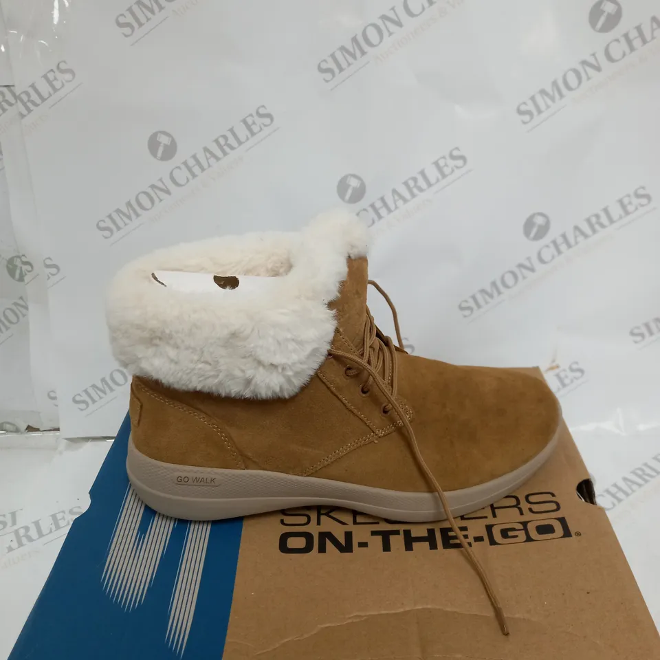 SKECHERS GO WALK ANKLE BOOTS SIZE 6 1/2