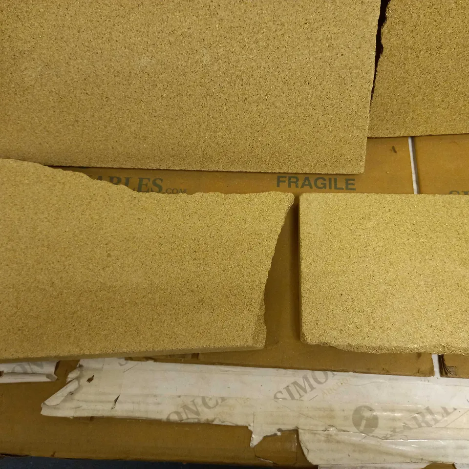 BOX OF BEIGE CHIPBOARD - 4 PIECES IN VARIOUS SIZES