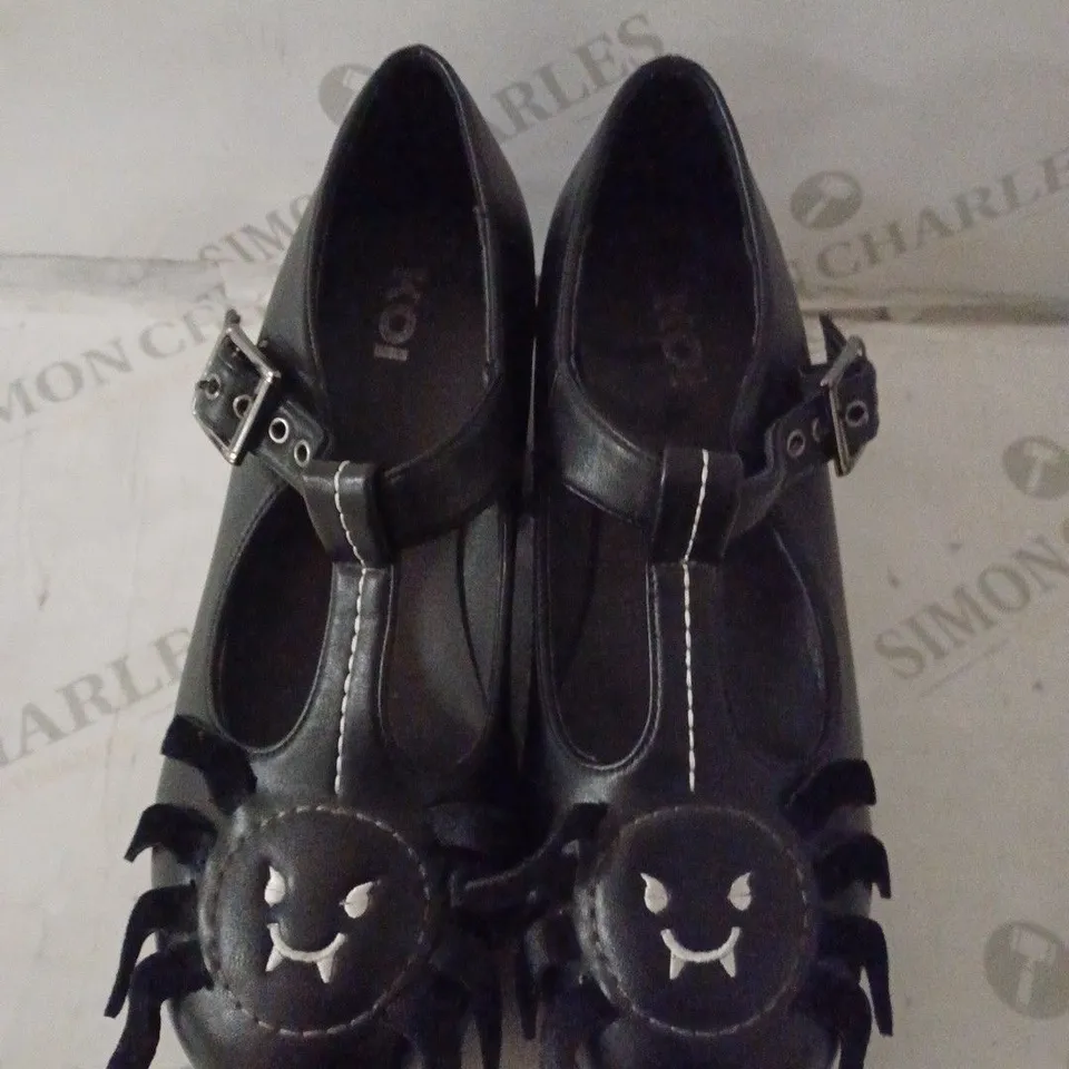 BOXED PAIR OF KOI WOMEN'S BLACK A SPIDERS CHOICE MARY JANES SIZE 6