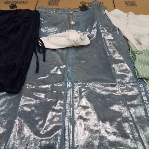 PALLET OF BRAND NEW WOMENS QUALITY DESIGNER CLOTHES APPROXIMATELY 100  TO INCLUDE; TOPS, SKIRTS, PYJAMAS ,SANDALS ETC