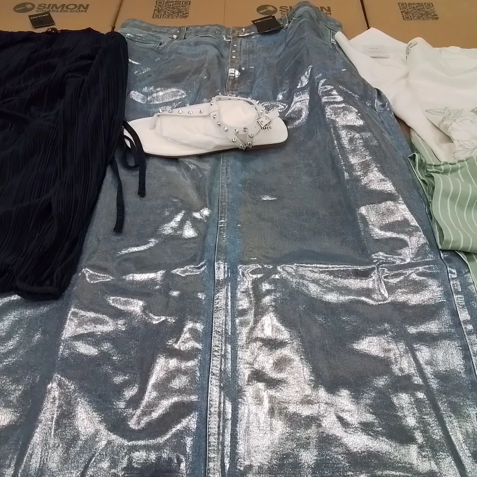 PALLET OF BRAND NEW WOMENS QUALITY DESIGNER CLOTHES APPROXIMATELY 100  TO INCLUDE; TOPS, SKIRTS, PYJAMAS ,SANDALS ETC