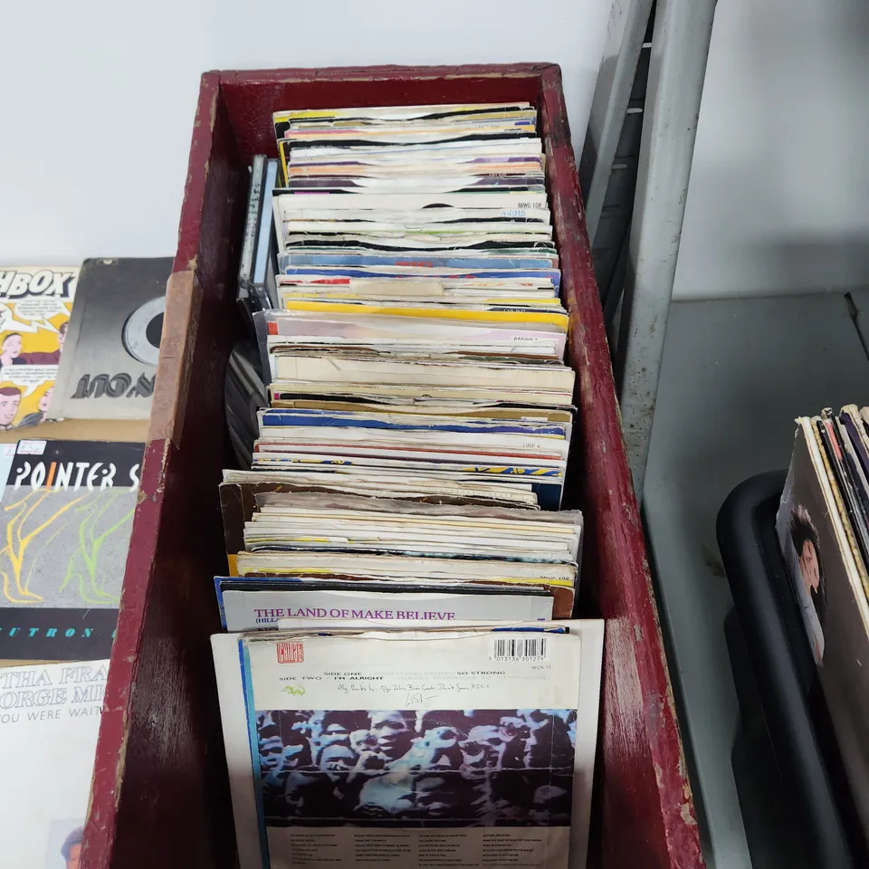 A COLLECTION OF VINYL RECORD LPs ETC