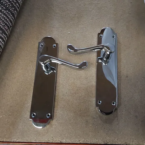 BOXED KENSINGTON LEVER LATCH - SET OF 2