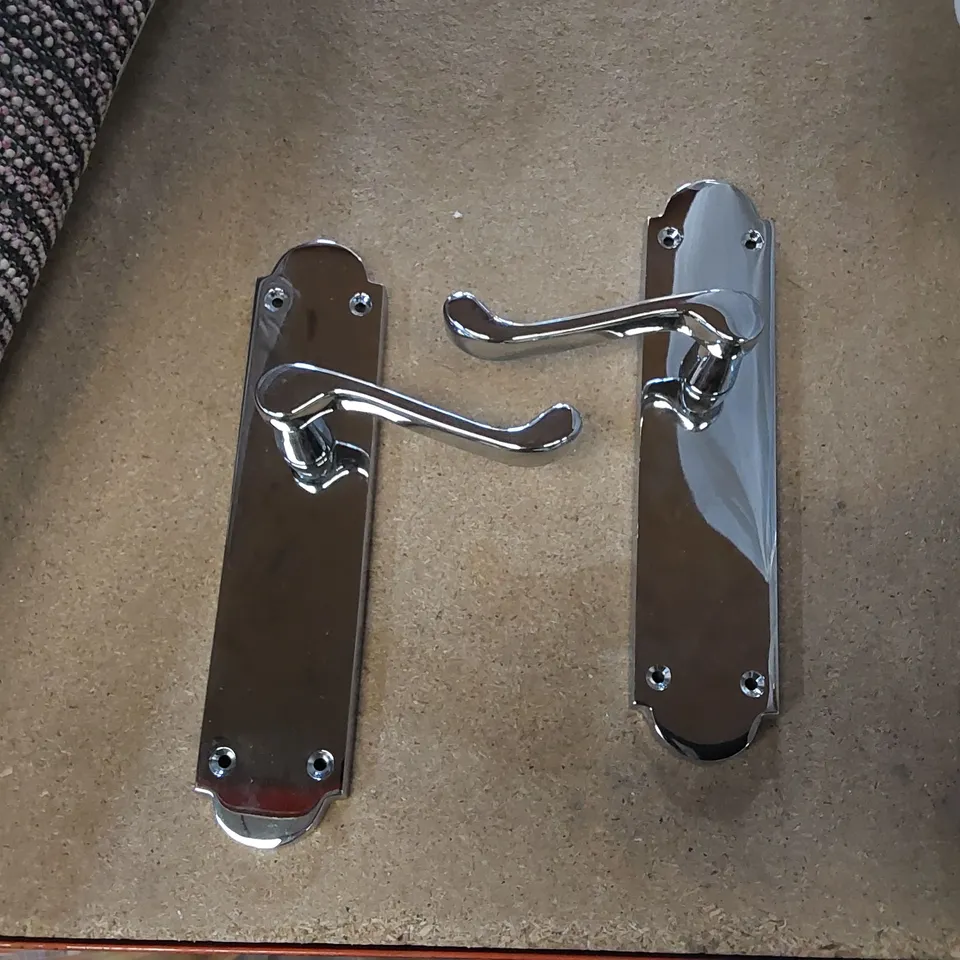 BOXED KENSINGTON LEVER LATCH - SET OF 2 