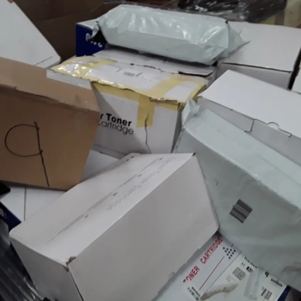PALLET CONTAINING AN ASSORTMENT OF TONER CARTRIDGES 