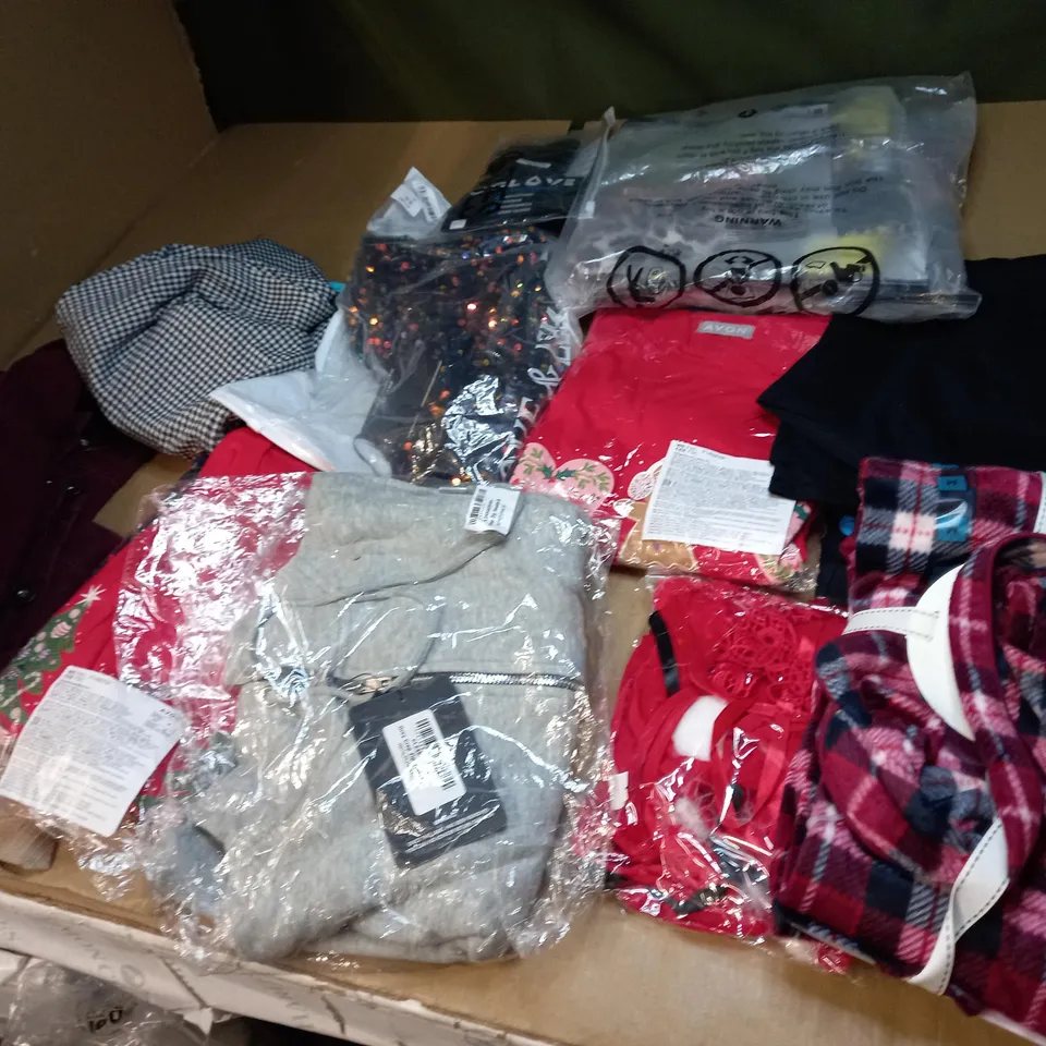 LOT OF APPROX 20 ASSORTED CLOTHING ITEMS VARYING IN SIZE/COLOUR/STYLE TO INCLUDE: TROUSERS, DRESSES, JUMPERS