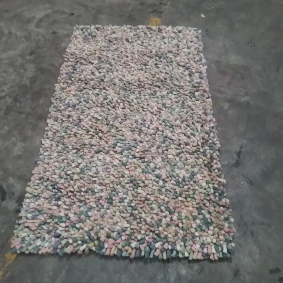 QUALITY DESIGNER AREA RUG - APPROXIMATELY 150X90CM