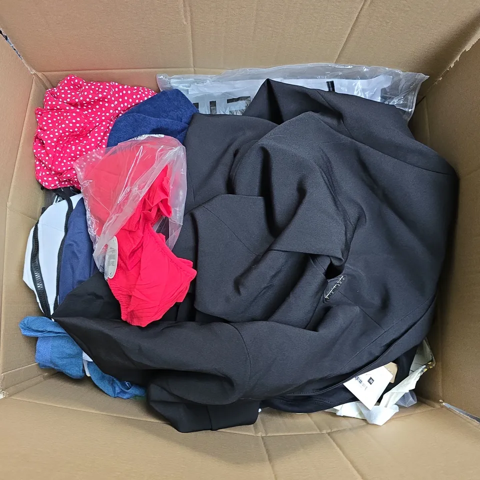 APPROXIMATELY 35 ASSORTED CLOTHING ITEMS IN VARIOUS SIZES, STYLES & COLOURS TO INCLUDE BLAZER, TOPS, DRESSES, ETC - COLLECTION ONLY