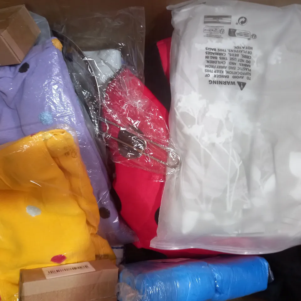 BOX OF APPROXIMATELY 15 ASSORTED HOUSEHOLD ITEMS TO INCLUDE PU FOAM APPLICATOR GUN, 4 PACK 30 POCKET DISPLAY FOLDERS, CLASSIC 19 CPAP TUBING, ETC