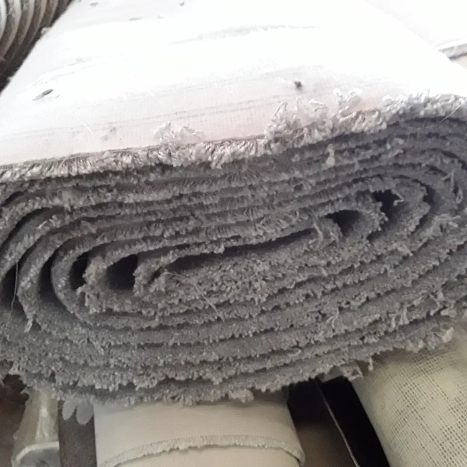 ROLL OF QUALITY LIGHT GREY CARPET