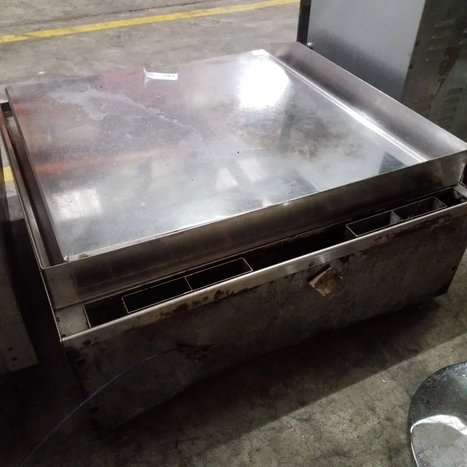 COMMERCIAL STAINLESS STEEL GRIDDLE WITH GREASE DRAWER
