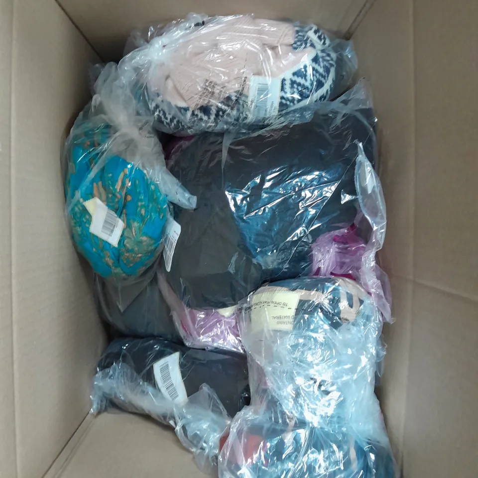 A BOX OF 10 ASSORTED ITEMS TO INCLUDE A CREAM JUMPER GREY ZIP UP JACKET AND A TURQUOISE FLOWERY DRESS