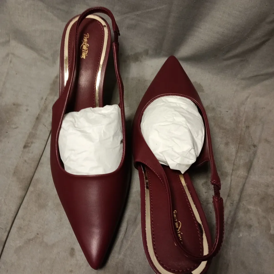 PRETTYLITTLETHING BURGUNDY SLINGBACK MID-HEELED COURT SHOES – UK 7