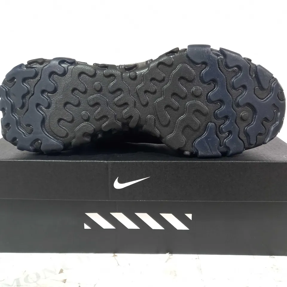 BOXED PAIR OF NIKE D/MS/X SHOES IN BLACK UK SIZE 8.5