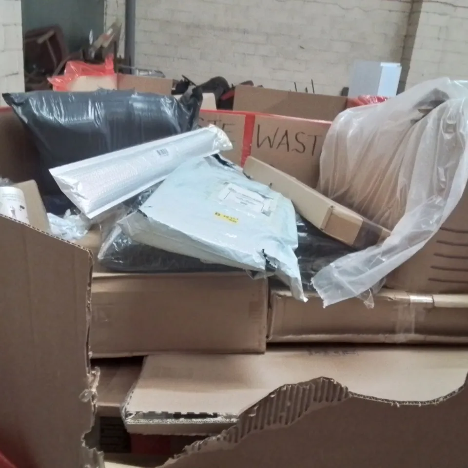 PALLET OF ASSORTED HOUSEHOLD GOODS AND PRODUCTS TO INCLUDE;LIGHT PENDENTS,TRAMPOLINE,FLOORING FLEECE UNDERBOARD 