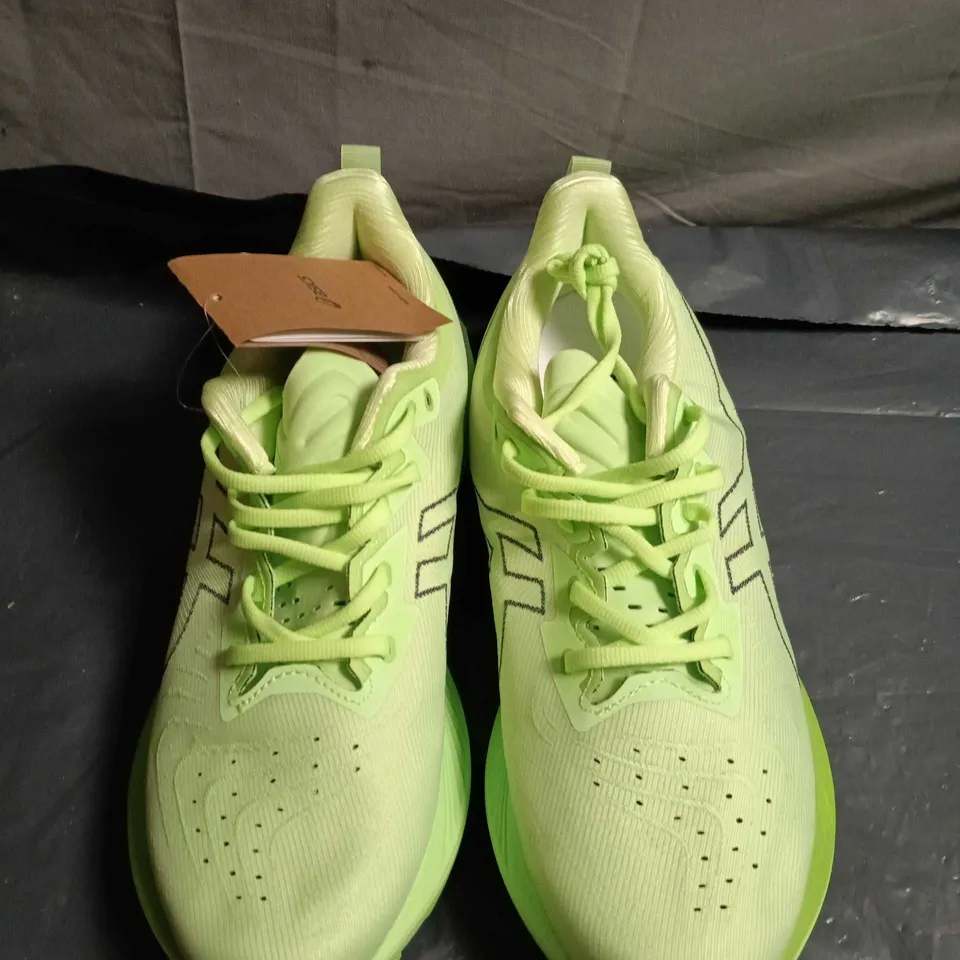 UNBOXED PAIR OF ASICS NEON GREEN RUNNING SHOES – UK SIZE 10