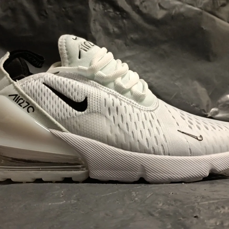PAIR OF NIKE AIR 270 TRAINERS IN WHITE SIZE UK 4