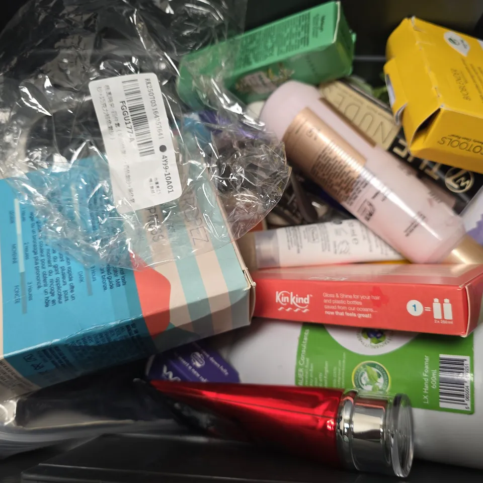 APPROXIMATELY 13 ASSORTED HEALTH & BEAUTY ITEMS TO INCLUDE - SANCTUARY SPA RICH SHOWER OIL , GARNIER COCOA BUTTER HAIR FOOD ETC