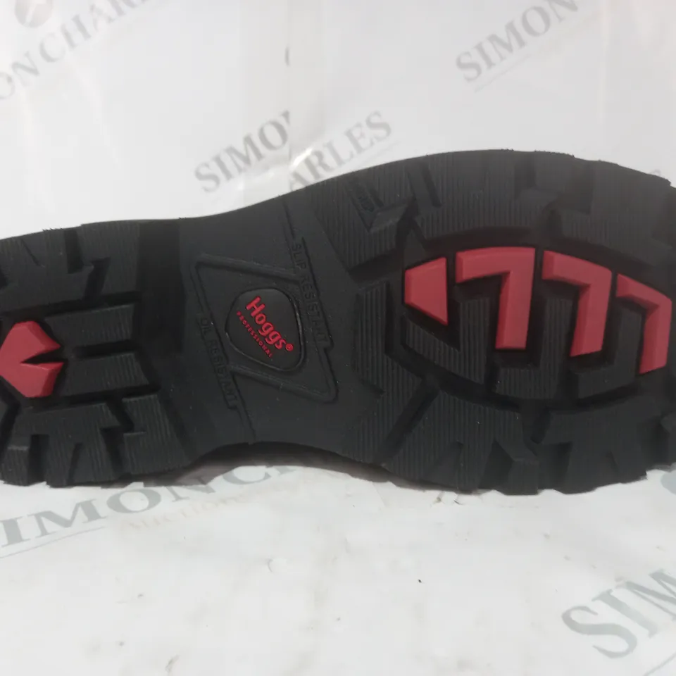 BOXED PAIR OF HOGS ZEUS SAFETY DEALER BOOTS IN BROWN EU SIZE 39