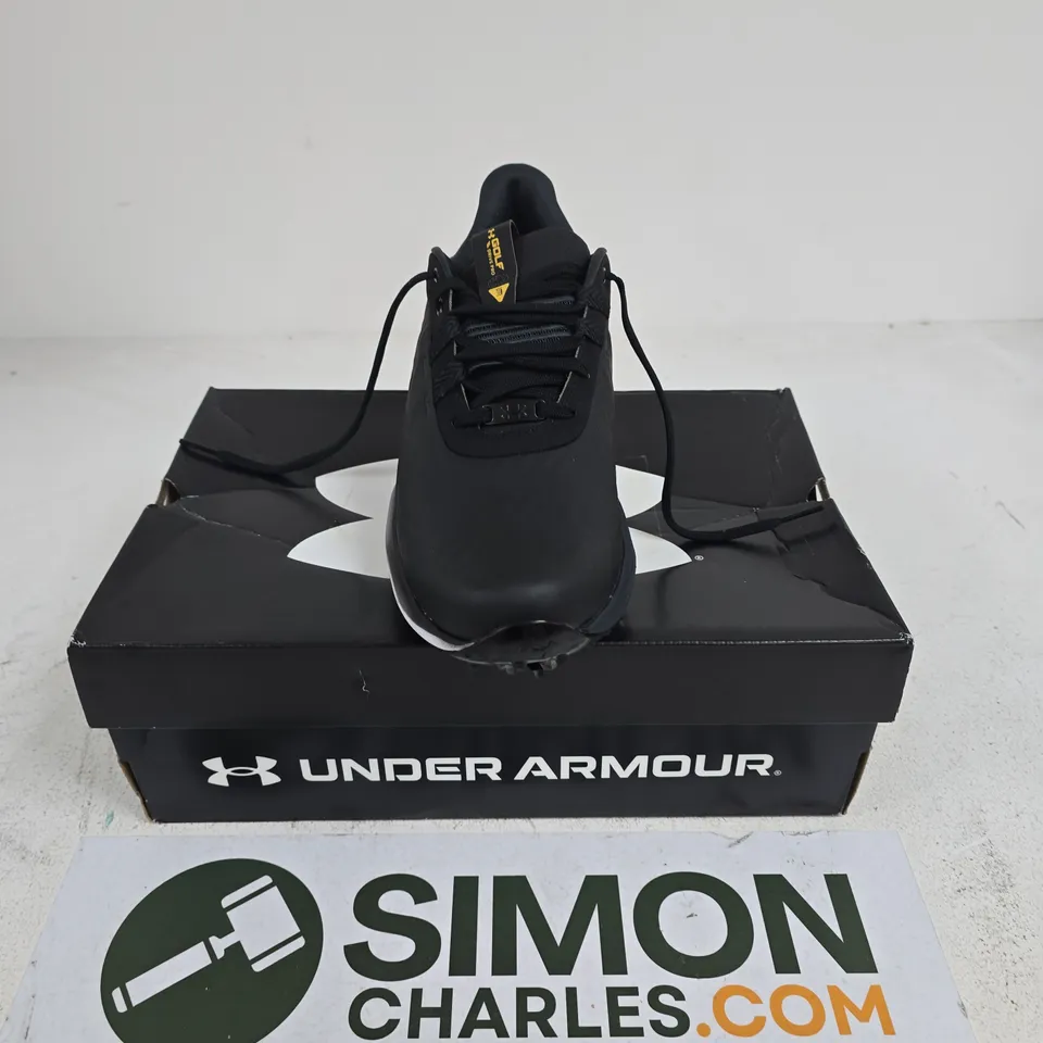 BOXED PAIR OF UNDER ARMOUR DRIVE PRO CLONE TRAINERS IN BLACK - UK 8