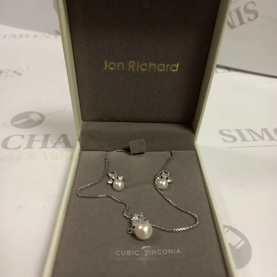 BOXED JON RICHARD RHODIUM PLATED AND PEARL SET