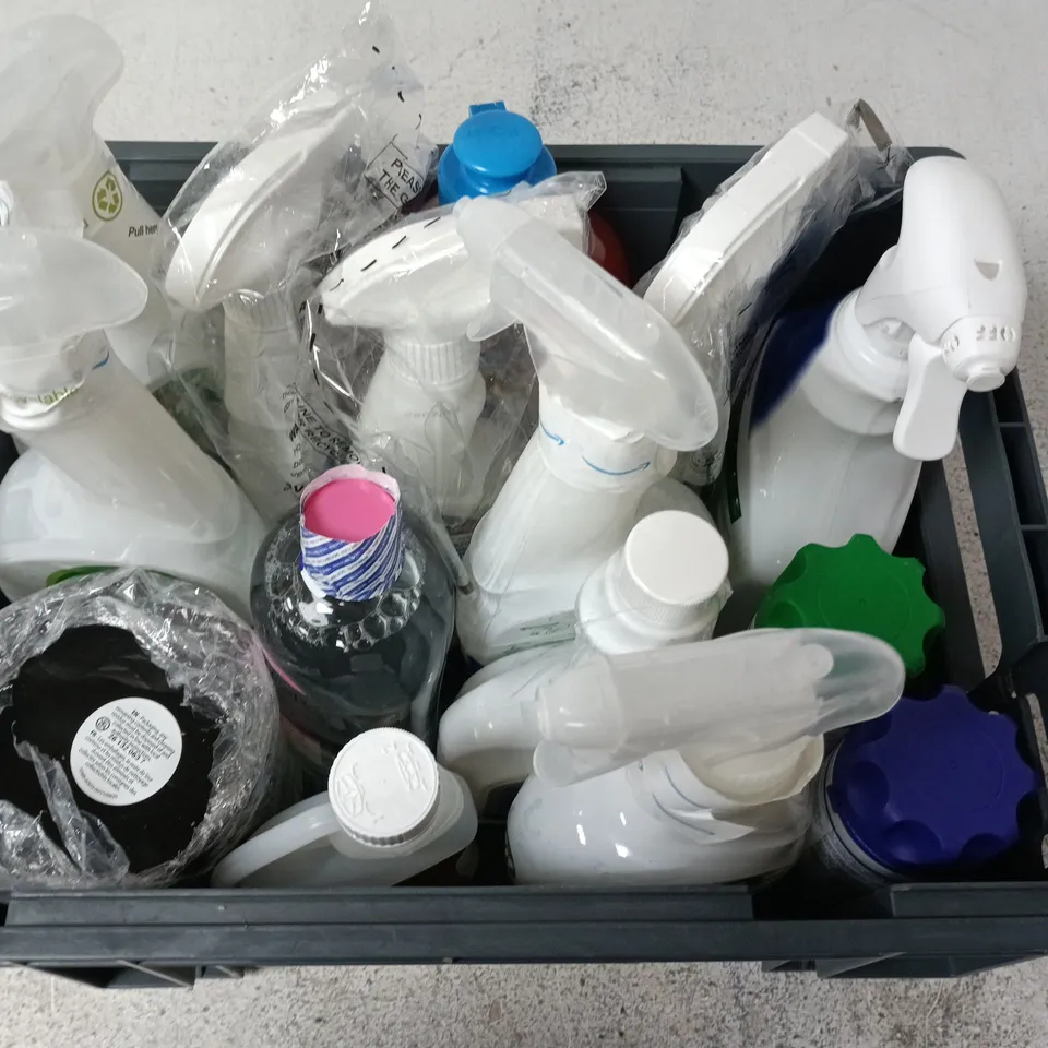APPROXIMATELY 12 ASSORTED HOUSEHOLD LIQUID PRODUCTS TO INCLUDE GARNIER CLEANSING WATER, EUFY FLOOR CLEANER, CIF BATHROOM LIMESCALE REMOVER, ETC - COLLECTION ONLY