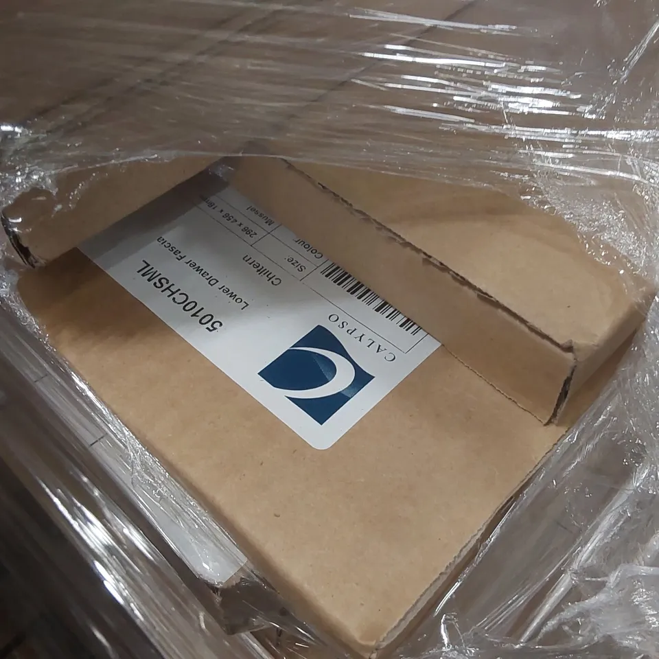 PALLET CONTAINING A LARGE QUANTITY OF ASSORTED BATHROOM FURNITURE PANELS INCLUDING: WALL END/INFILL PANEL, CHILTERN BASE DOOR ECT