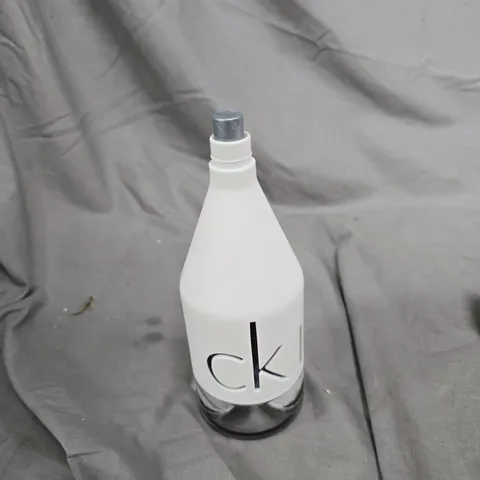 BOX OF APPROXIMATELY 15 ASSORTED HOUSEHOLD ITEMS TO INCLUDE: CK IN2U AND THE KIND EDIT CO GIFT SET