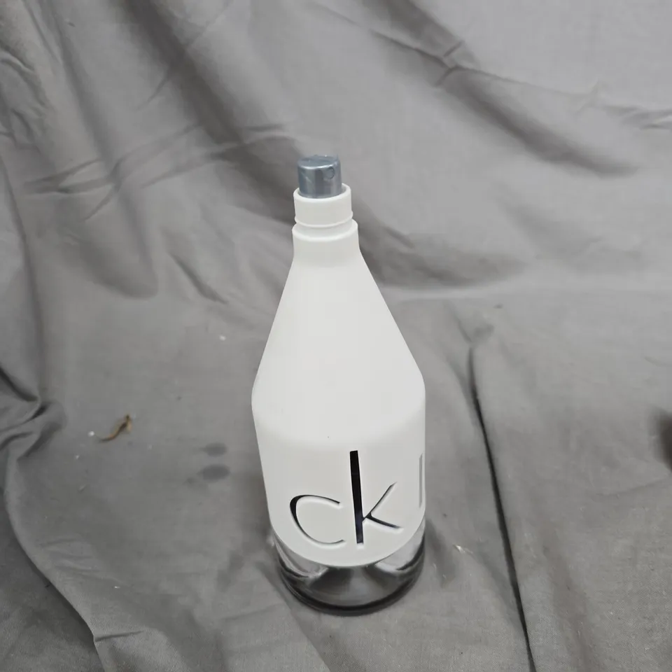 BOX OF APPROXIMATELY 15 ASSORTED HOUSEHOLD ITEMS TO INCLUDE: CK IN2U AND THE KIND EDIT CO GIFT SET