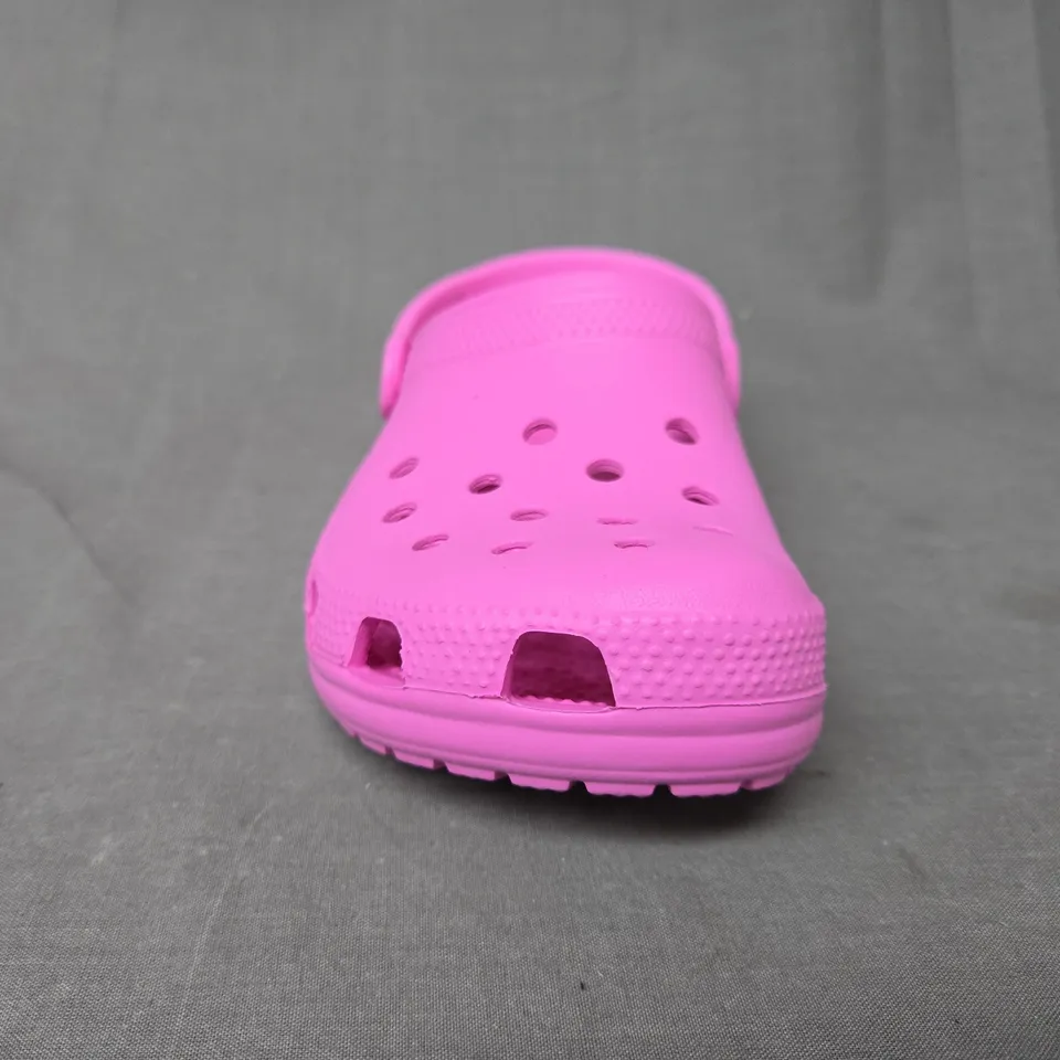 CROCS CLASSIC KID S CLOG SANDAL WITH BACK STRAP IN PINK - UK J2