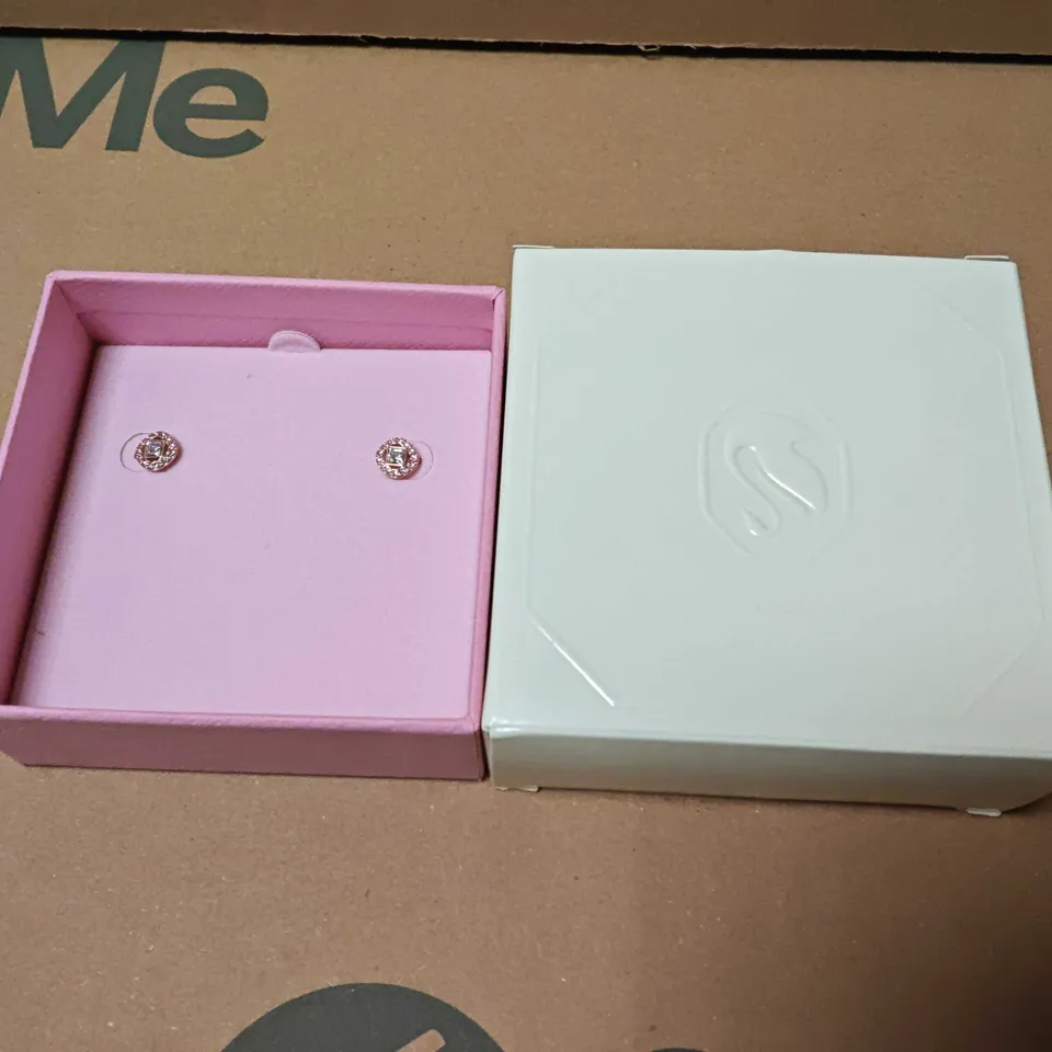 BOXED SWAROVSKI  PE STUD CRY/ROS EARRINGS