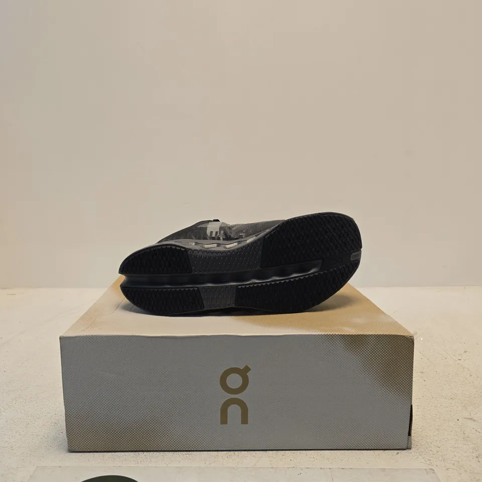 ON RUNNING CLOUDSURFER NEXT TRAINERS – MEN'S, UK 10