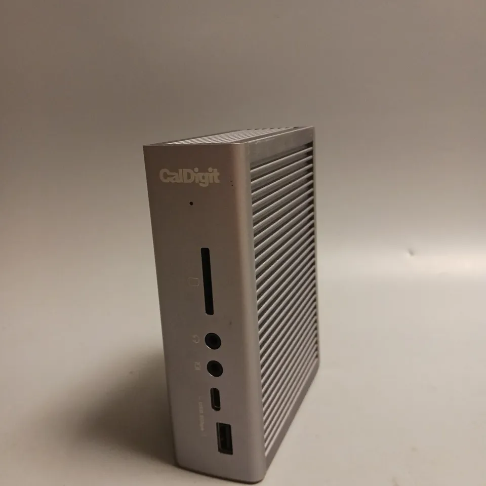 CALDIGIT THUNDERBOLT TS3 PLUS DOCKING STATION IN SILVER