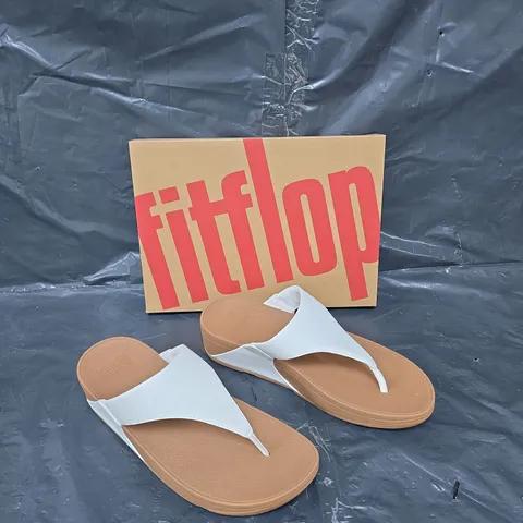 BOXED PAIR OF FITFLOP LULU LEATHER TOEPOST WHITE UK 7