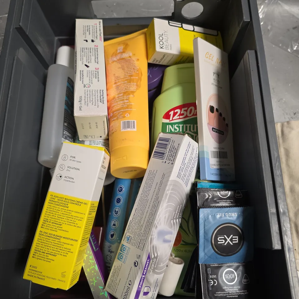 APPROXIMATEY 15 HEALTH AND BEAUTY PRODUCTS TO INCLUDE GIVE ME CONDITIONER, TESCO TROPICAL SHAMPOO, AND ALOE VERA SHOWER GEL ETC. - COLLECTION ONLY