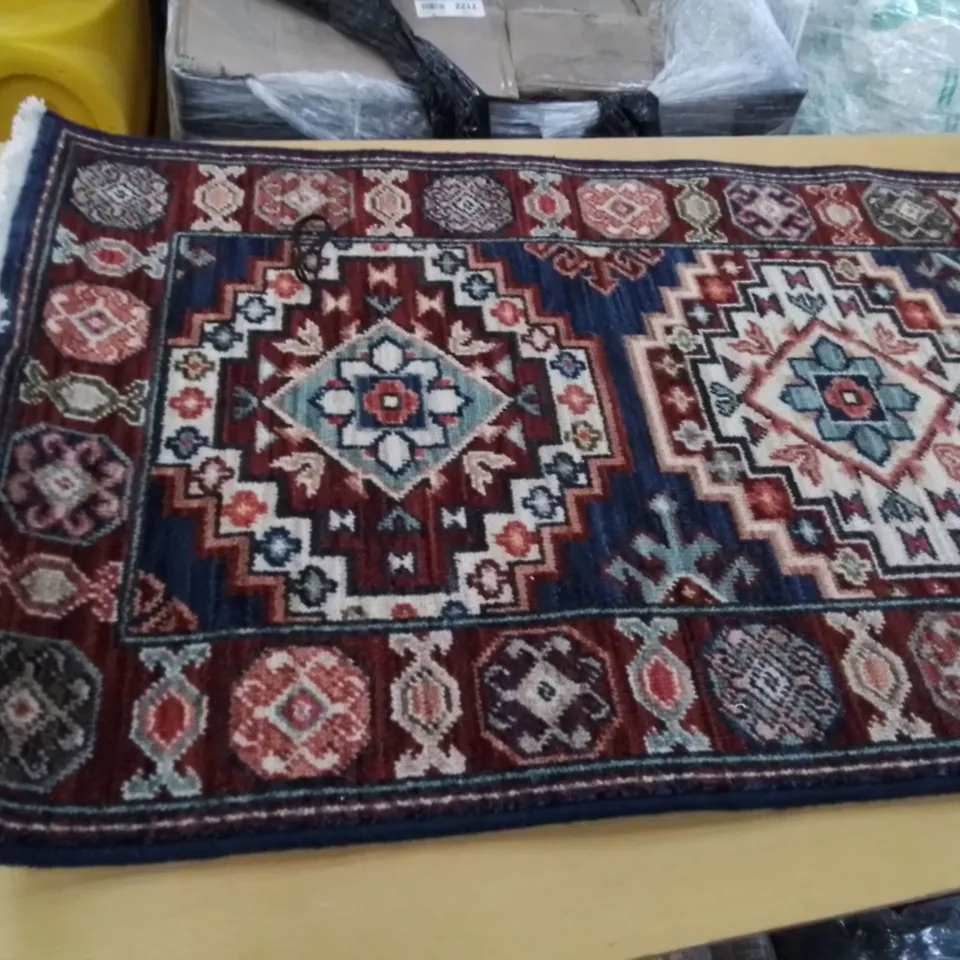 MAPLETOWN TUFFED CREAM/RED/BLUE RUG 68 × 235CM