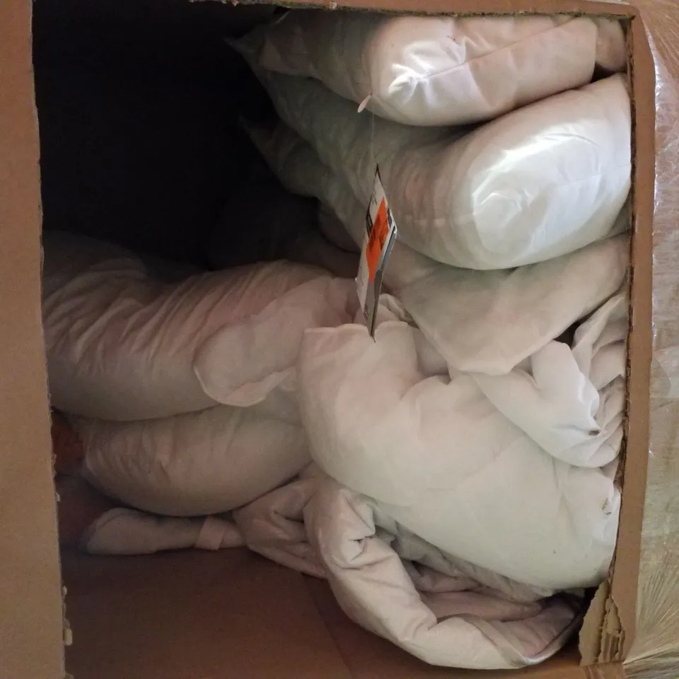 PALLET CONTAINING ASSORTED CUSHIONING, BEDDING & HUMAN PET BED