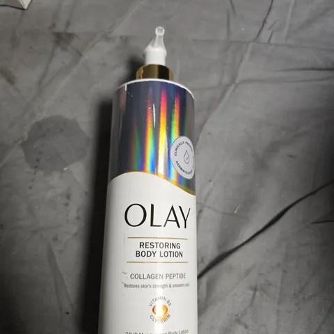 APPROXIMATELY 20 ASSORTED HEALTH AND BEAUTY PRODUCTS INCLUDING OLAY RESTORING BODY LOTION , DOVE BODY WASH AND EYEWEAR CLEANING WIPES 