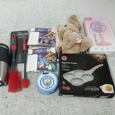 LOT OF APPROXIIMATELY 20 ASSORTED ITEMS TO INCLUDE EGG PAN CLEANING BRUSHES AND TOWEL BALE