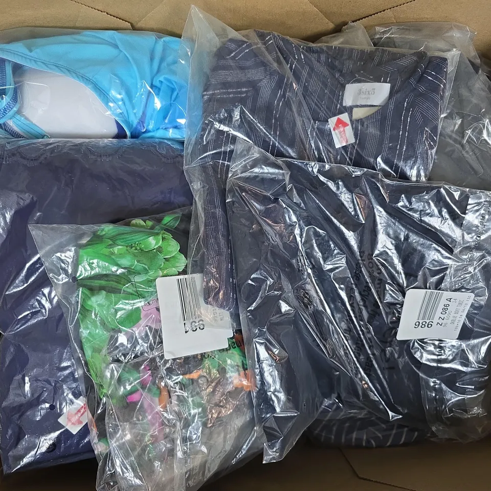 APPROXIMATELY 24 ASSORTED CLOTHING ITEMS IN VARIOUS SIZES, STYLES & SIZES TO INCLUDE BLUE SWIMSUIT , BLACK BLOUSE , OLIVE SWIMSUIT , ETC - COLLECTION ONLY 