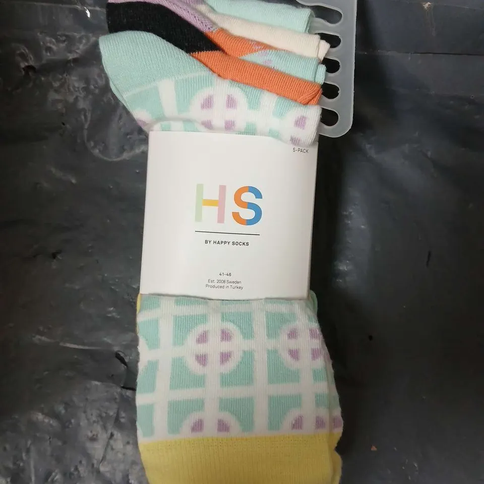 APPROXIMATELY 40 ASSORTED PACKS OF HAPPY SOCKS IN VARIOUS SIZES