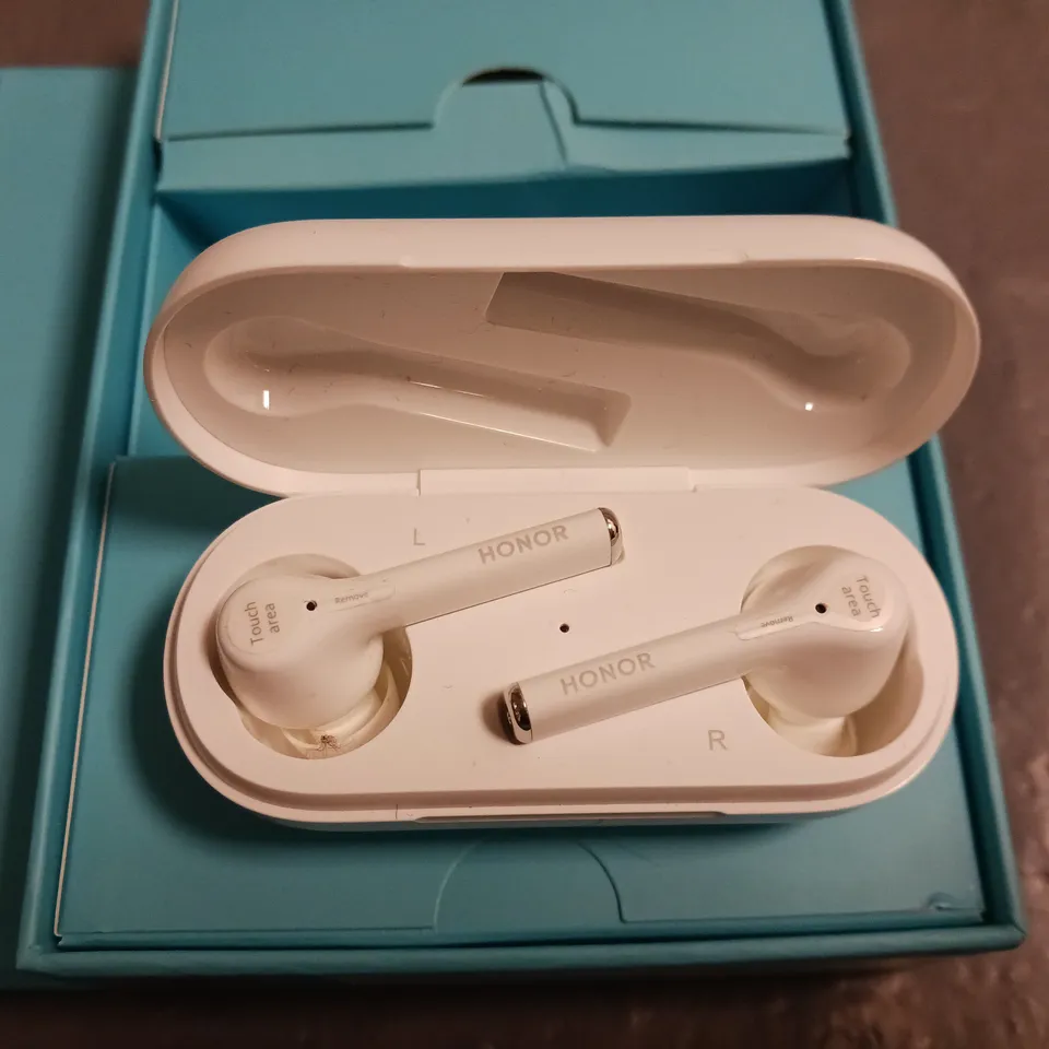 BOXED HONOR MAGIC EARBUDS