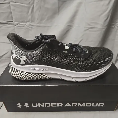 BOXED UNDER ARMOUR UA HOVR TURBULENCE 2 TRAINERS β BLACK/GRAY, UK 8