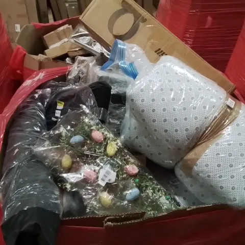 PALLET CONTAINING VARIOUS ASSORTED BOXED HOUSEHOLD ITEMS TO INCLUDE: LARGE PET BEDS, PET STAIRS, CAT TREADMILL AND LOTS MORE UNMARKED BOXED ITEMS 