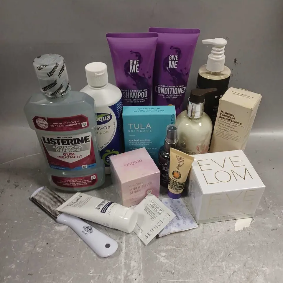 APPROXIMATELY 20 ASSORTED COSMETIC ITEMS TO INCLUDE - PURITO FERMENTED COMPLEX 94 BOOSTING ESSENCE - TULA SKINCARE HYDROGEL EYE MASKS - EVE LOM CLEANSER - ETC