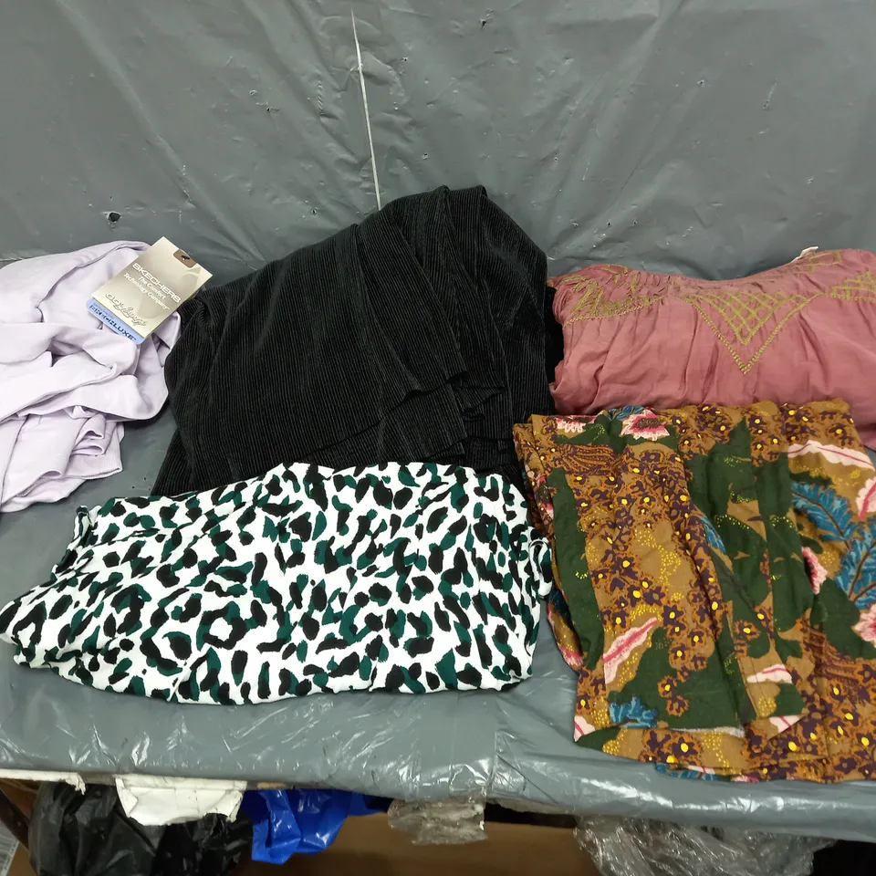 BOX OF APPROXIMATELY 10 ASSORTED PIECES OF CLOTHING IN VARIOUS STYLES, SIZES, AND BRANDS 