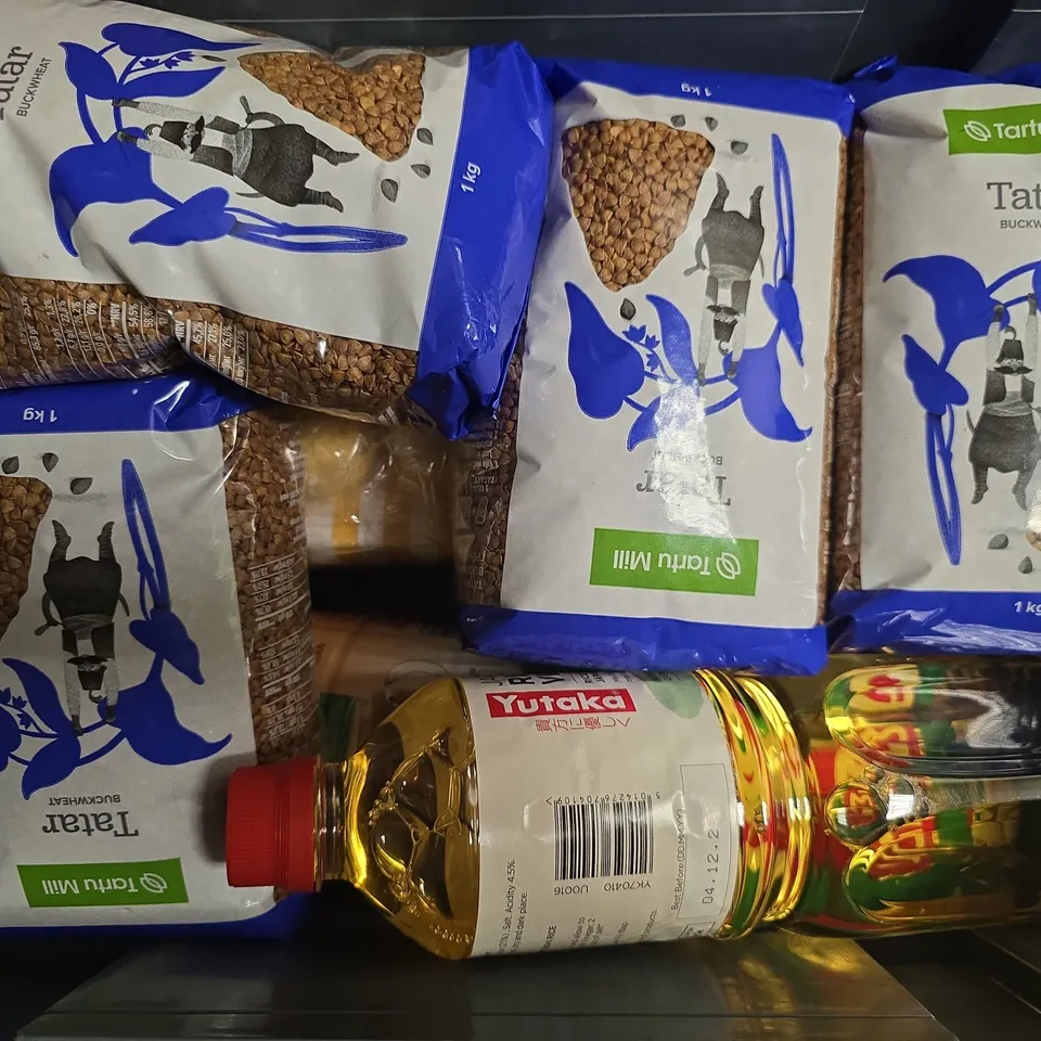 APPROXIMATELY 10 ASSORTED FOOD & DRINK ITEMS TO INCLUDE NUTRITION GEEKS APPLE CIDER VINEGAR+, JAPANESE RICE VINEGAR, TATAR BUCKWHEAT, ETC - COLLECTION ONLY
